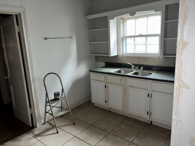 305 Eastwood Street, Houston, TX 77011