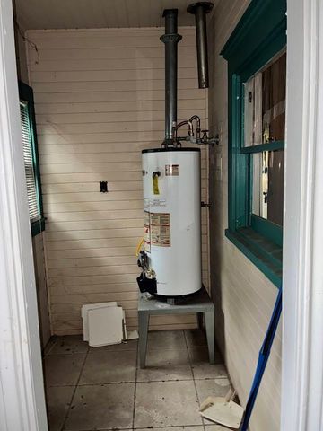 305 Eastwood Street, Houston, TX 77011