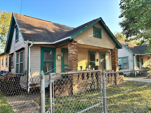 305 Eastwood Street, Houston, TX 77011