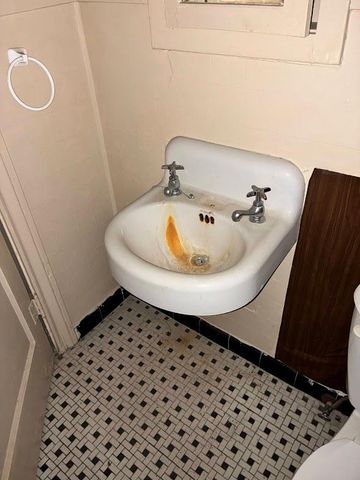 305 Eastwood Street, Houston, TX 77011