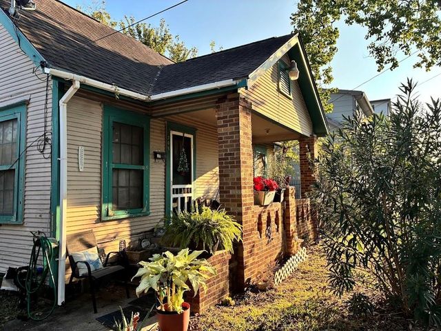 305 Eastwood Street, Houston, TX 77011