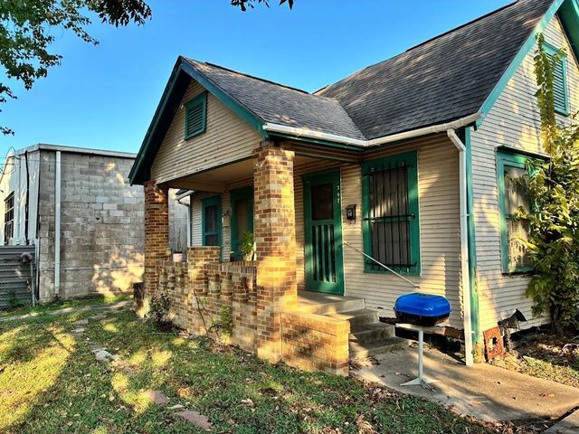 305 Eastwood Street, Houston, TX 77011