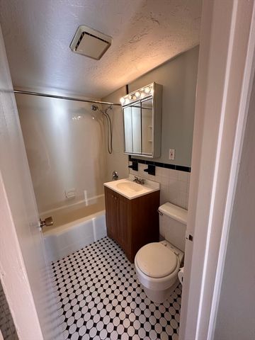 133 Warren St 8, Watertown, MA 02472