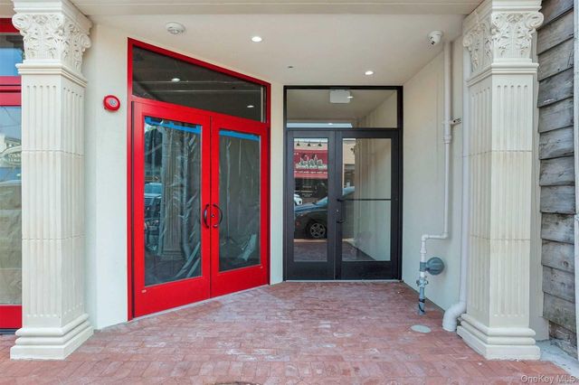 10 Wall Street 4, Huntington, NY 11743