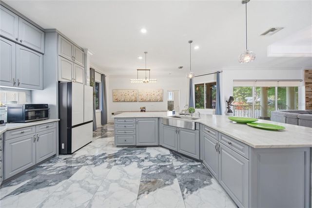 8286 N 97TH N ST, Seminole, FL 33777