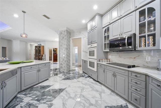 8286 N 97TH N ST, Seminole, FL 33777