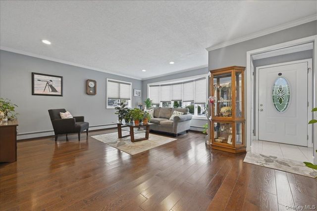 2962 Higgins Street, Oceanside, NY 11572