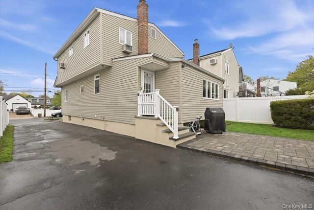 2962 Higgins Street, Oceanside, NY 11572