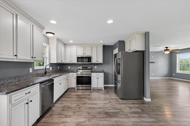 171 High Point Rd, Erin, TN 37061