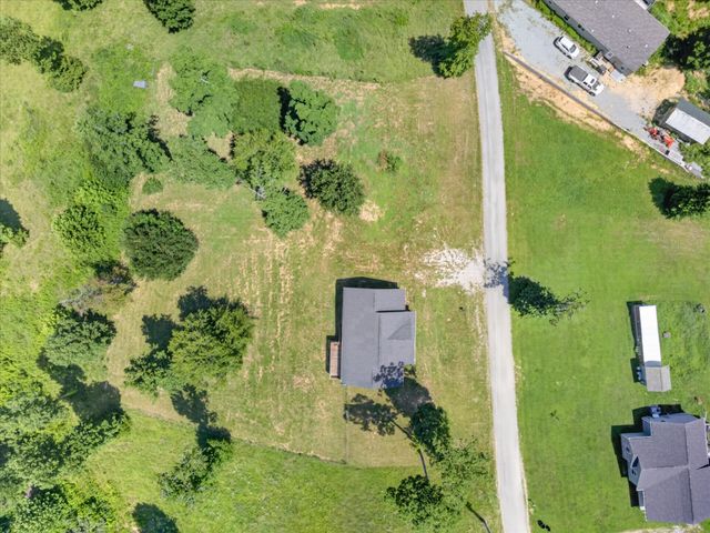 171 High Point Rd, Erin, TN 37061