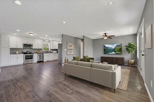 171 High Point Rd, Erin, TN 37061