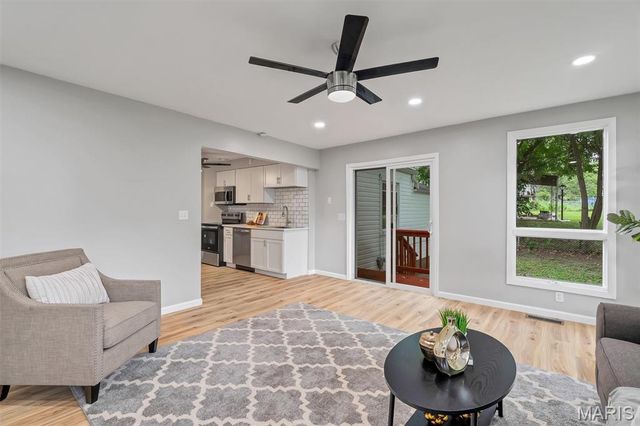 10233 Unicorn Drive, Bellefontaine Nghbrs, MO 63137