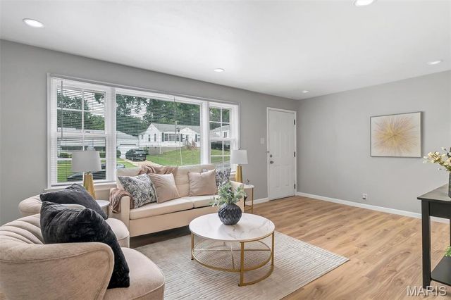 10233 Unicorn Drive, Bellefontaine Nghbrs, MO 63137