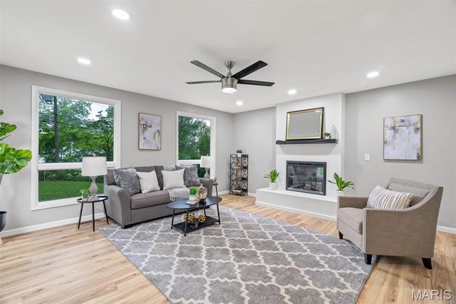 10233 Unicorn Drive, Bellefontaine Nghbrs, MO 63137