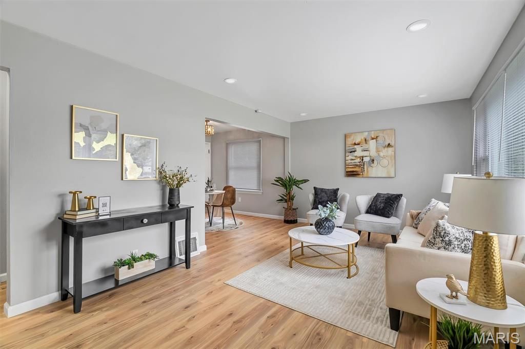 10233 Unicorn Drive, Bellefontaine Nghbrs, MO 63137