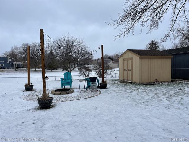 2715 Campbellgate Drive, Waterford Charter Township, MI 48329