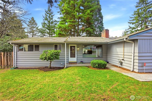 1409 N 135th Pl, Seattle, WA 98133