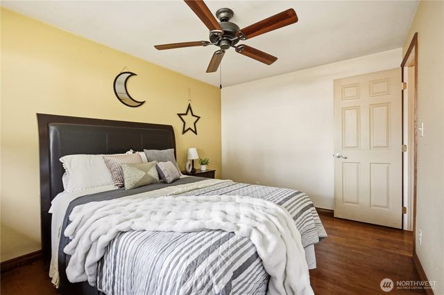 1409 N 135th Pl, Seattle, WA 98133