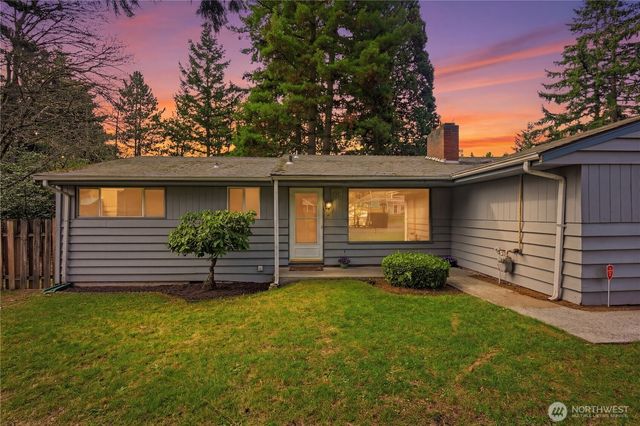 1409 N 135th Pl, Seattle, WA 98133