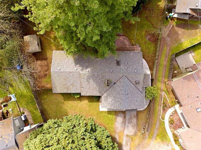 1409 N 135th Pl, Seattle, WA 98133