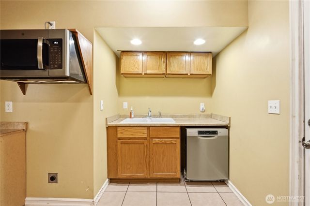 1409 N 135th Pl, Seattle, WA 98133