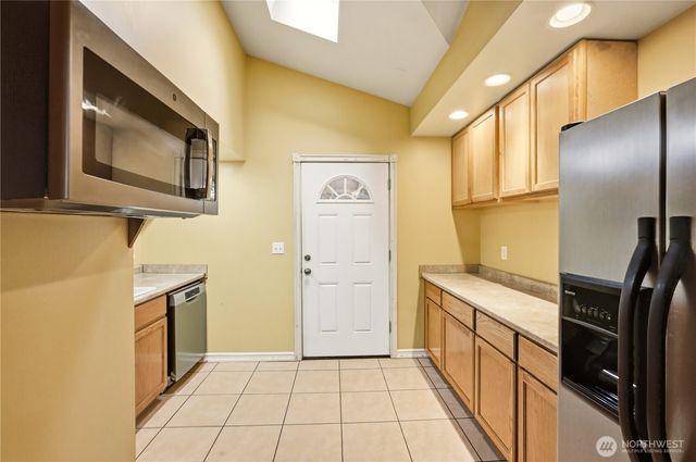 1409 N 135th Pl, Seattle, WA 98133