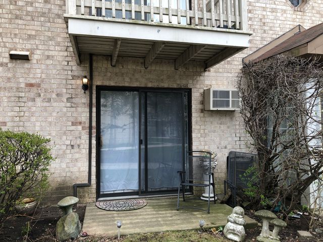 446 E Osage Lane 1A, Palatine, IL 60074
