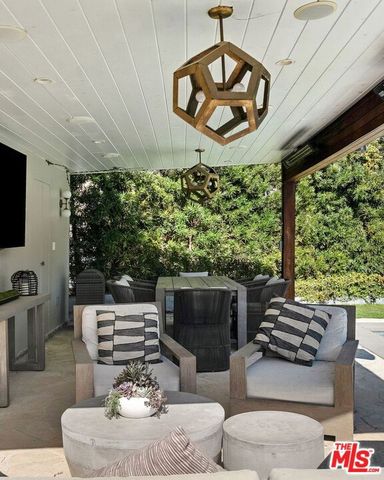 1255 N Bundy Drive, Los Angeles, CA 90049