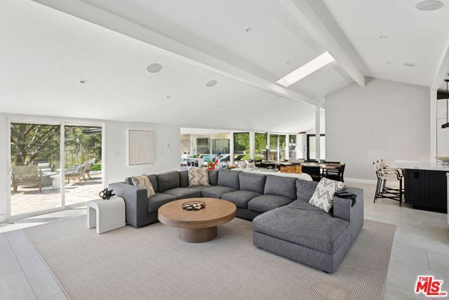 1255 N Bundy Drive, Los Angeles, CA 90049