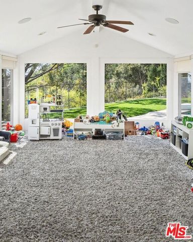 1255 N Bundy Drive, Los Angeles, CA 90049