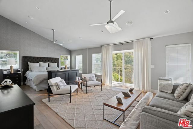 1255 N Bundy Drive, Los Angeles, CA 90049