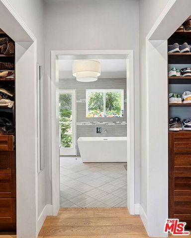 1255 N Bundy Drive, Los Angeles, CA 90049