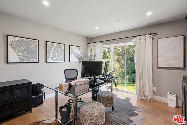 1255 N Bundy Drive, Los Angeles, CA 90049