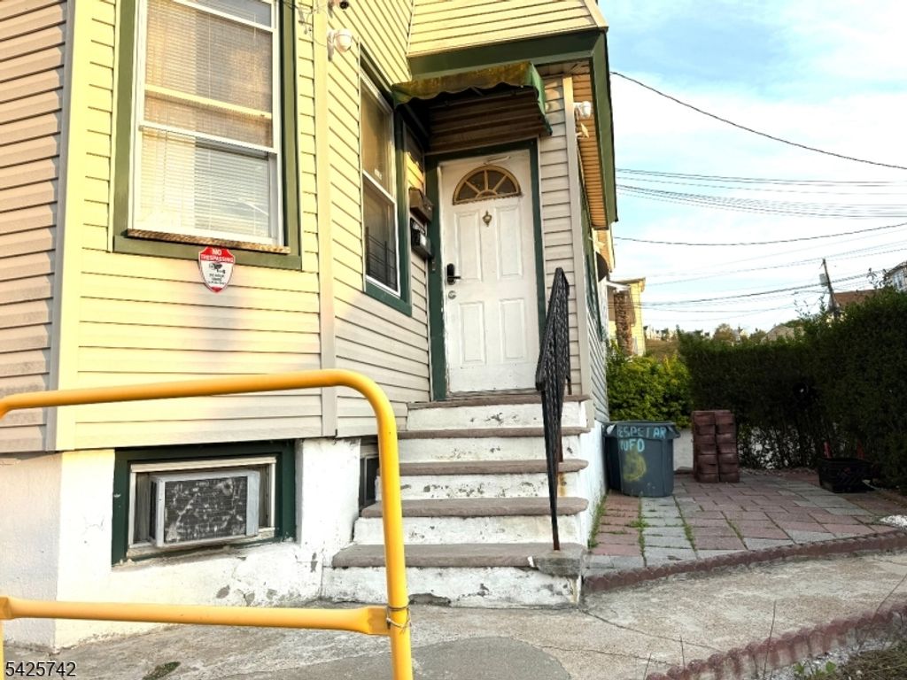 17 Quinn St, Paterson City, NJ 07501 — photo 3
