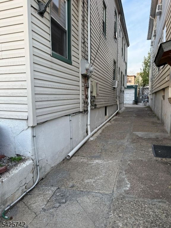 17 Quinn St, Paterson City, NJ 07501 — photo 4