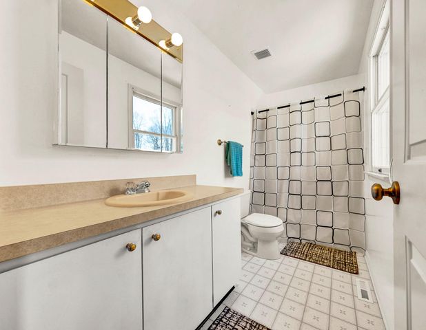 164 JONATHAN DR, North Wales, PA 19454