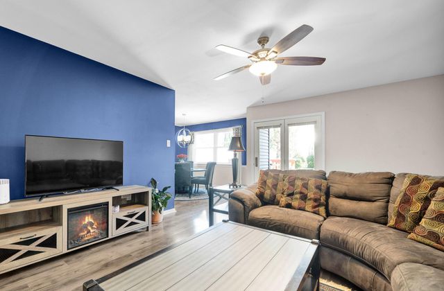 164 JONATHAN DR, North Wales, PA 19454