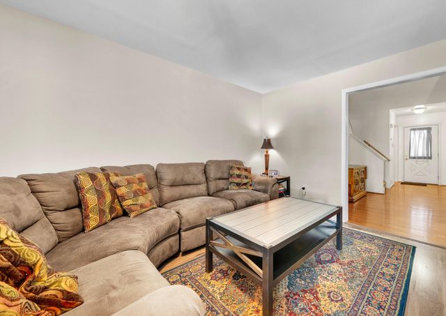 164 JONATHAN DR, North Wales, PA 19454