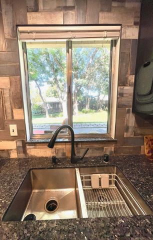 1332 Pilgrims Dr, Roseville, CA 95747