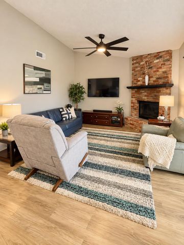 1332 Pilgrims Dr, Roseville, CA 95747
