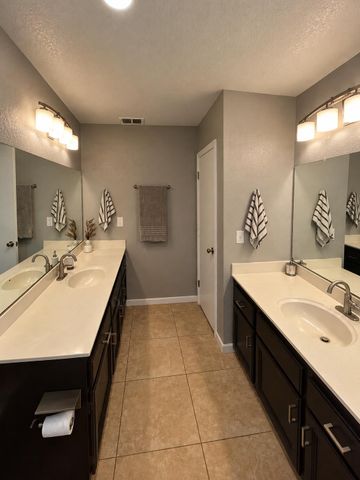 1332 Pilgrims Dr, Roseville, CA 95747
