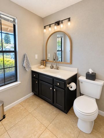 1332 Pilgrims Dr, Roseville, CA 95747