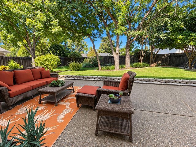 1332 Pilgrims Dr, Roseville, CA 95747
