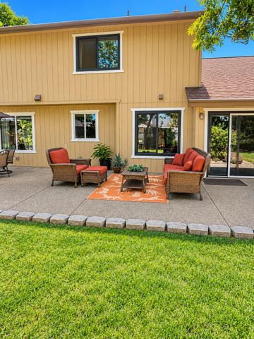 1332 Pilgrims Dr, Roseville, CA 95747