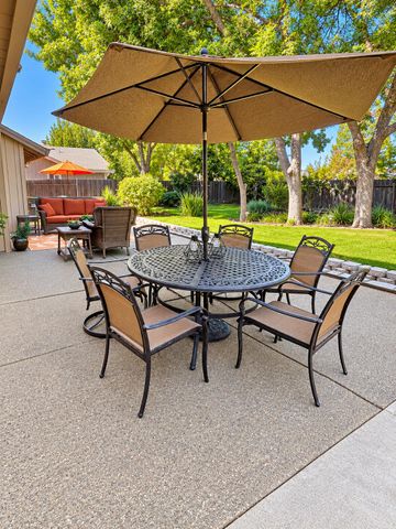 1332 Pilgrims Dr, Roseville, CA 95747