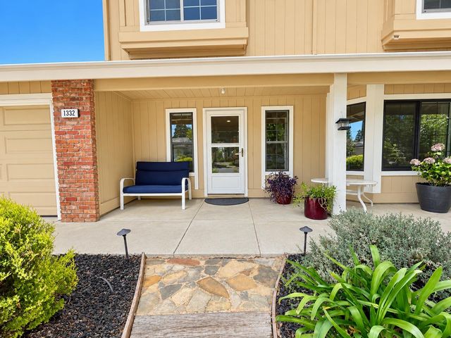 1332 Pilgrims Dr, Roseville, CA 95747