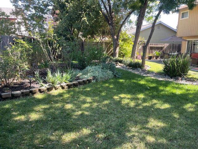 1332 Pilgrims Dr, Roseville, CA 95747
