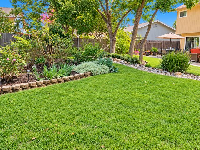 1332 Pilgrims Dr, Roseville, CA 95747