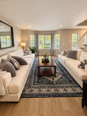 1332 Pilgrims Dr, Roseville, CA 95747