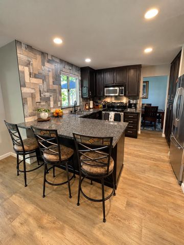 1332 Pilgrims Dr, Roseville, CA 95747